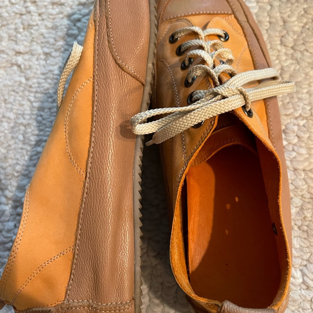 Women’s leather Riotino shoes   Never worn Size 40.  Supple leather